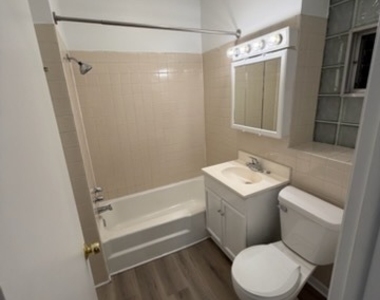 3726 N Clark Street - Photo Thumbnail 5