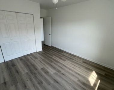 3726 N Clark Street - Photo Thumbnail 6