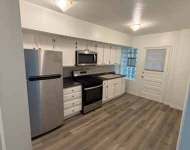 3726 N Clark Street - Photo Thumbnail 1
