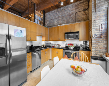 540 N Lake Shore Drive - Photo Thumbnail 6