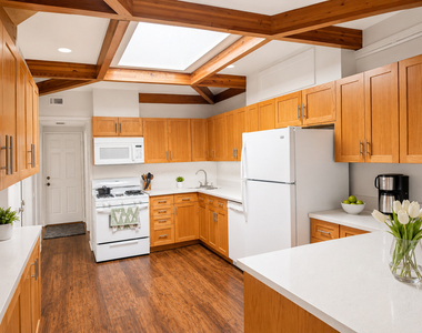 5744 N Milwaukee Avenue - Photo Thumbnail 8
