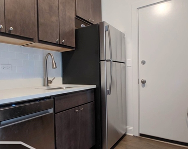 2643 N Spaulding Avenue - Photo Thumbnail 5