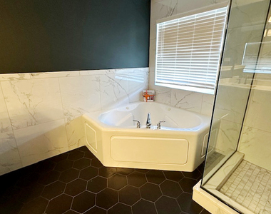 945 Forest View Way - Photo Thumbnail 12