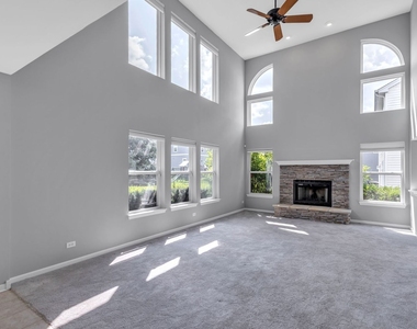 945 Forest View Way - Photo Thumbnail 2