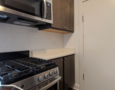 2643 N Spaulding Avenue - Photo Thumbnail 5