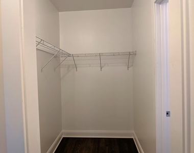 2641 N Spaulding Avenue - Photo Thumbnail 12