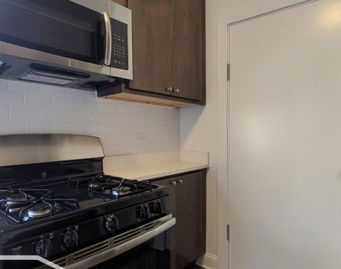 2641 N Spaulding Avenue - Photo Thumbnail 8