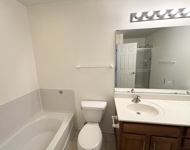 652 Lincoln Station Drive - Photo Thumbnail 7