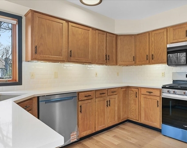 72 Hunter Lane - Photo Thumbnail 10