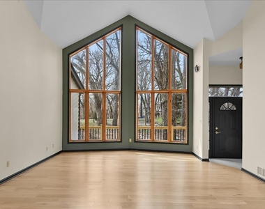 72 Hunter Lane - Photo Thumbnail 4