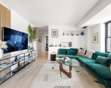 40 E 9th Street - Photo Thumbnail 4