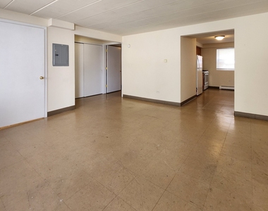5741 W 35th Street - Photo Thumbnail 4