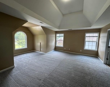 145 Glenside Lane - Photo Thumbnail 10