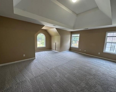 145 Glenside Lane - Photo Thumbnail 9