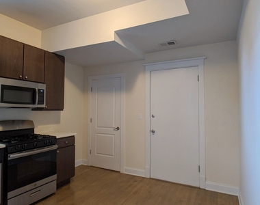 2814 N Troy Street - Photo Thumbnail 7
