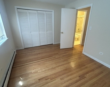 4056 N California Avenue - Photo Thumbnail 11