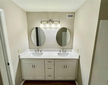 27 Matawan Circle Se - Photo Thumbnail 10