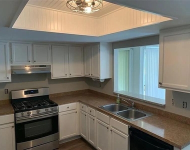 27 Matawan Circle Se - Photo Thumbnail 4