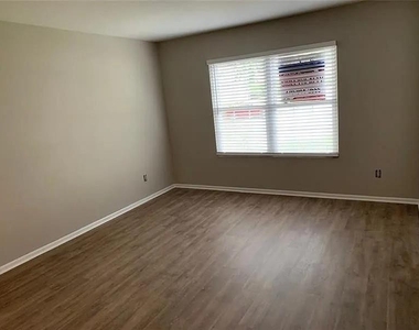 27 Matawan Circle Se - Photo Thumbnail 9