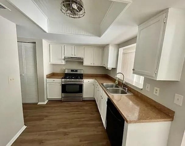 27 Matawan Circle Se - Photo Thumbnail 3