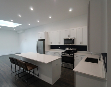 1474 N Milwaukee Avenue - Photo Thumbnail 4
