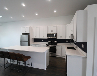 1474 N Milwaukee Avenue - Photo Thumbnail 2