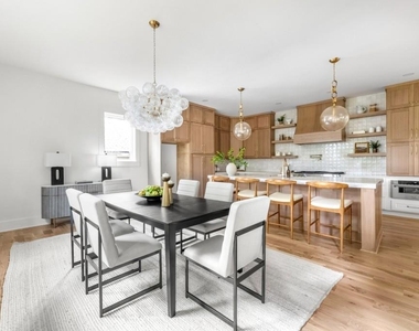 2771 Guthrie Street Se - Photo Thumbnail 3