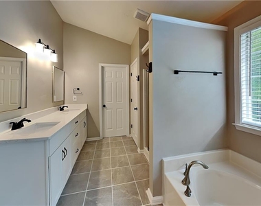 2250 Winthrope Way Drive - Photo Thumbnail 9