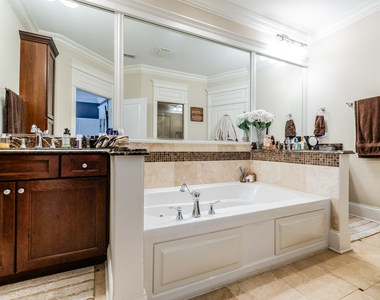 2540 W Diversey Avenue - Photo Thumbnail 15