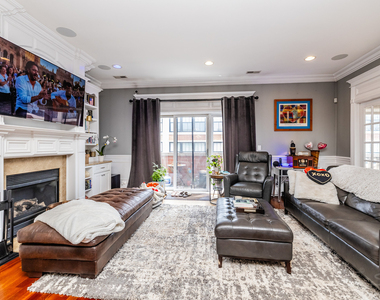 2540 W Diversey Avenue - Photo Thumbnail 4