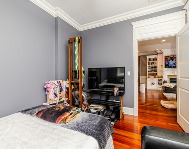 2540 W Diversey Avenue - Photo Thumbnail 11