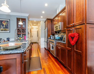 2540 W Diversey Avenue - Photo Thumbnail 3