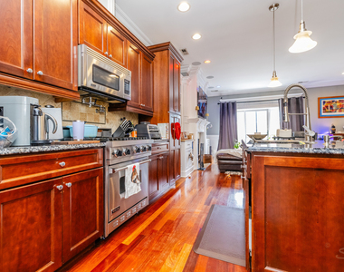 2540 W Diversey Avenue - Photo Thumbnail 22