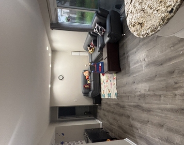871 Lehigh Lane - Photo Thumbnail 8