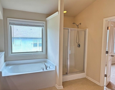 1012 Haley Woods Court - Photo Thumbnail 10