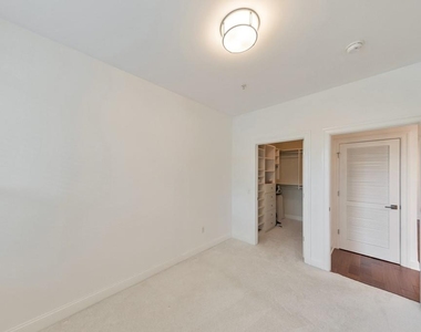 901 Abernathy Road Ne - Photo Thumbnail 19