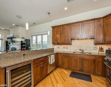 2905 N Halsted Street - Photo Thumbnail 5