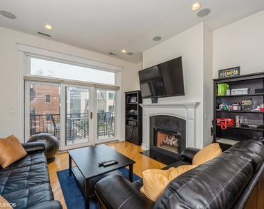 2905 N Halsted Street - Photo Thumbnail 2