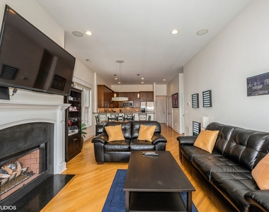 2905 N Halsted Street - Photo Thumbnail 1