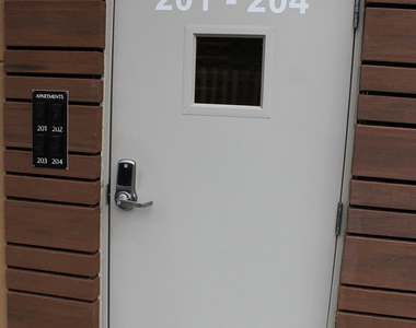 715 E State Street - Photo Thumbnail 3
