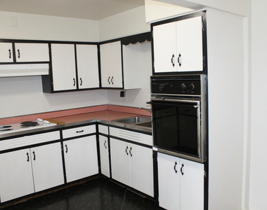 715 E State Street - Photo Thumbnail 15