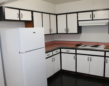 715 E State Street - Photo Thumbnail 13
