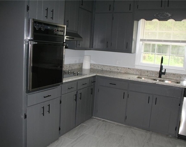 2075 Pinewood Drive - Photo Thumbnail 8