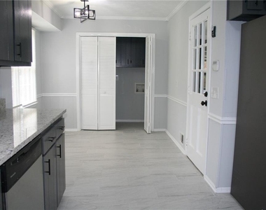 2075 Pinewood Drive - Photo Thumbnail 12