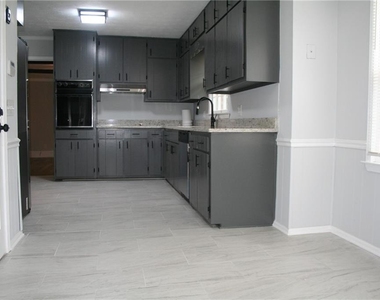 2075 Pinewood Drive - Photo Thumbnail 14