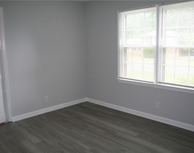2075 Pinewood Drive - Photo Thumbnail 25
