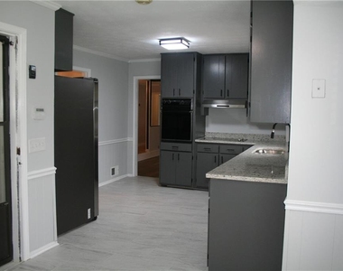 2075 Pinewood Drive - Photo Thumbnail 10