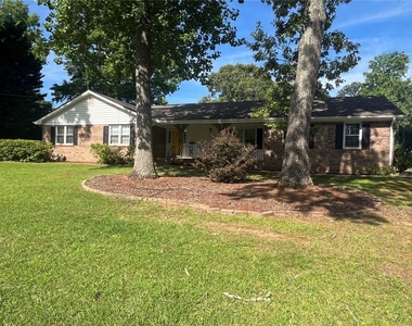 2075 Pinewood Drive - Photo Thumbnail 1