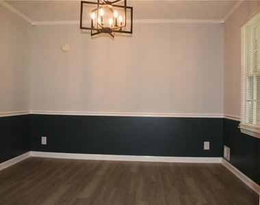 2075 Pinewood Drive - Photo Thumbnail 7