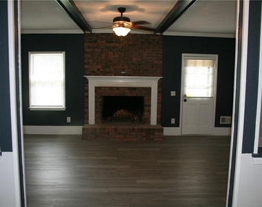2075 Pinewood Drive - Photo Thumbnail 6